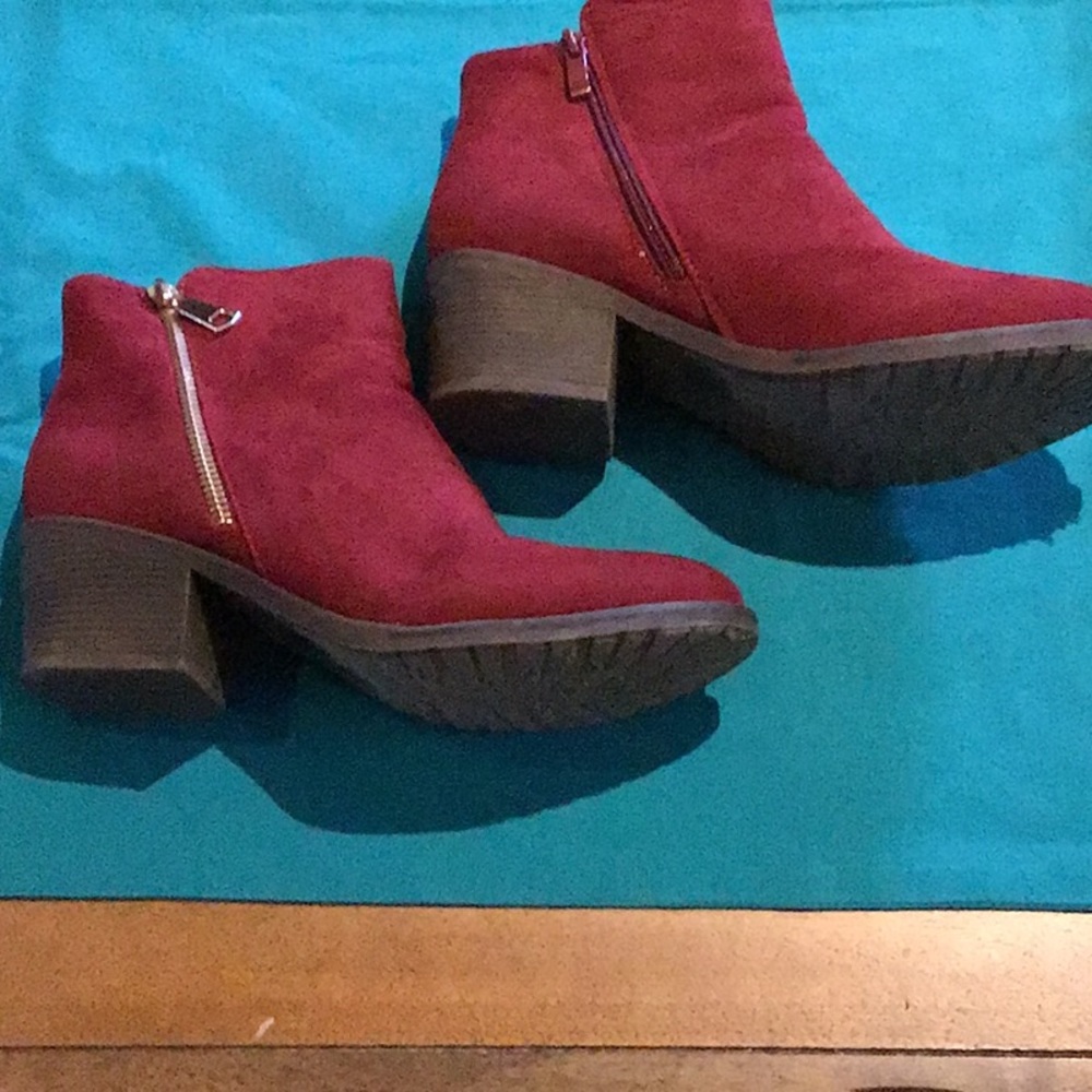 Red booties - Picture 2 of 5
